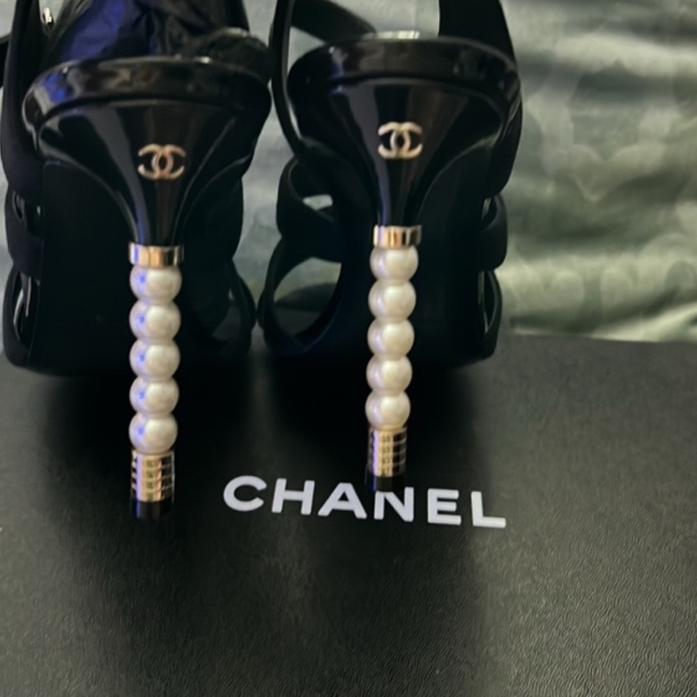 Chanel - Picture 2 of 6